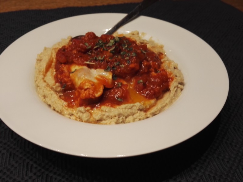 Schakschuka auf Hummus